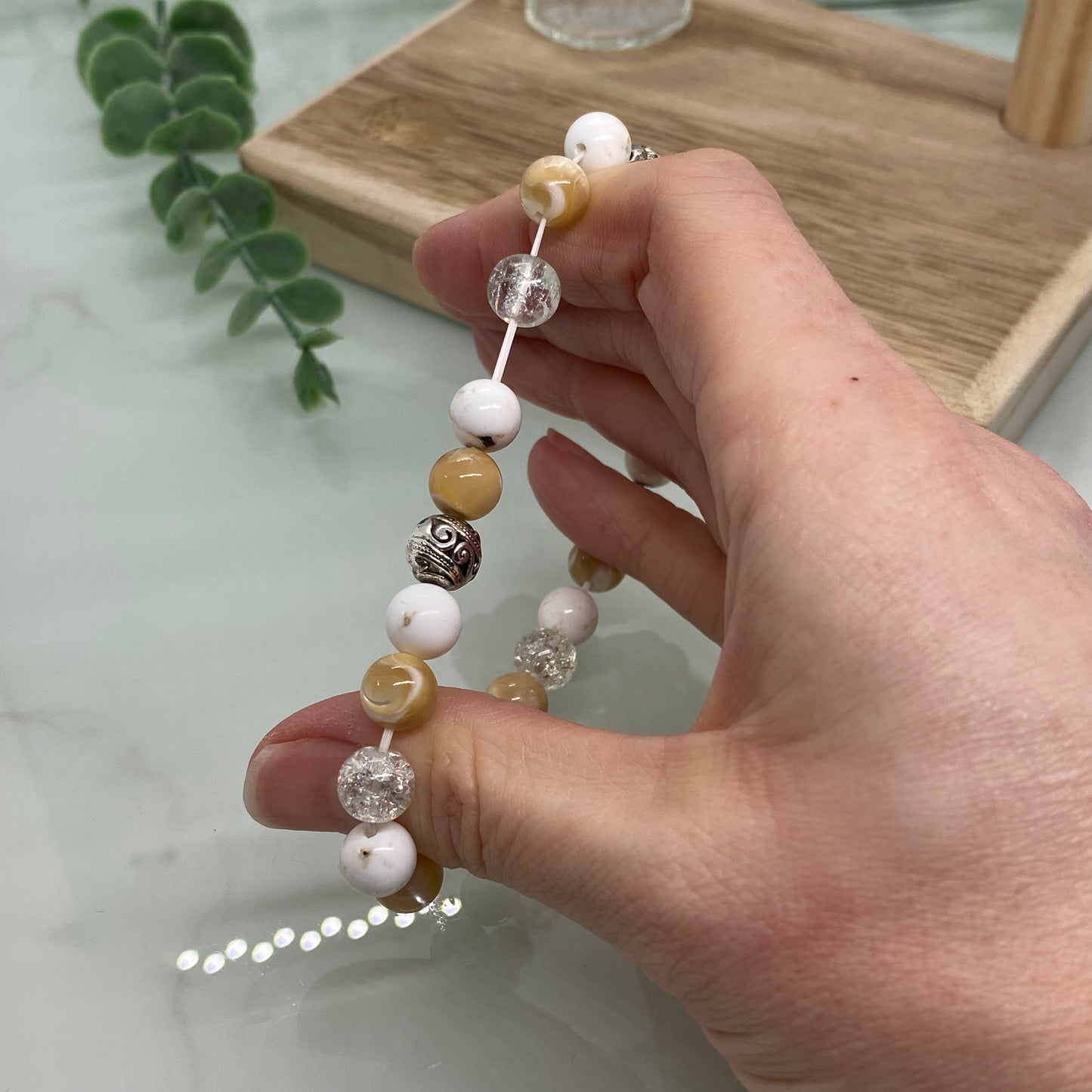 Howlite, fused shell and crackle quartz stretch bracelet