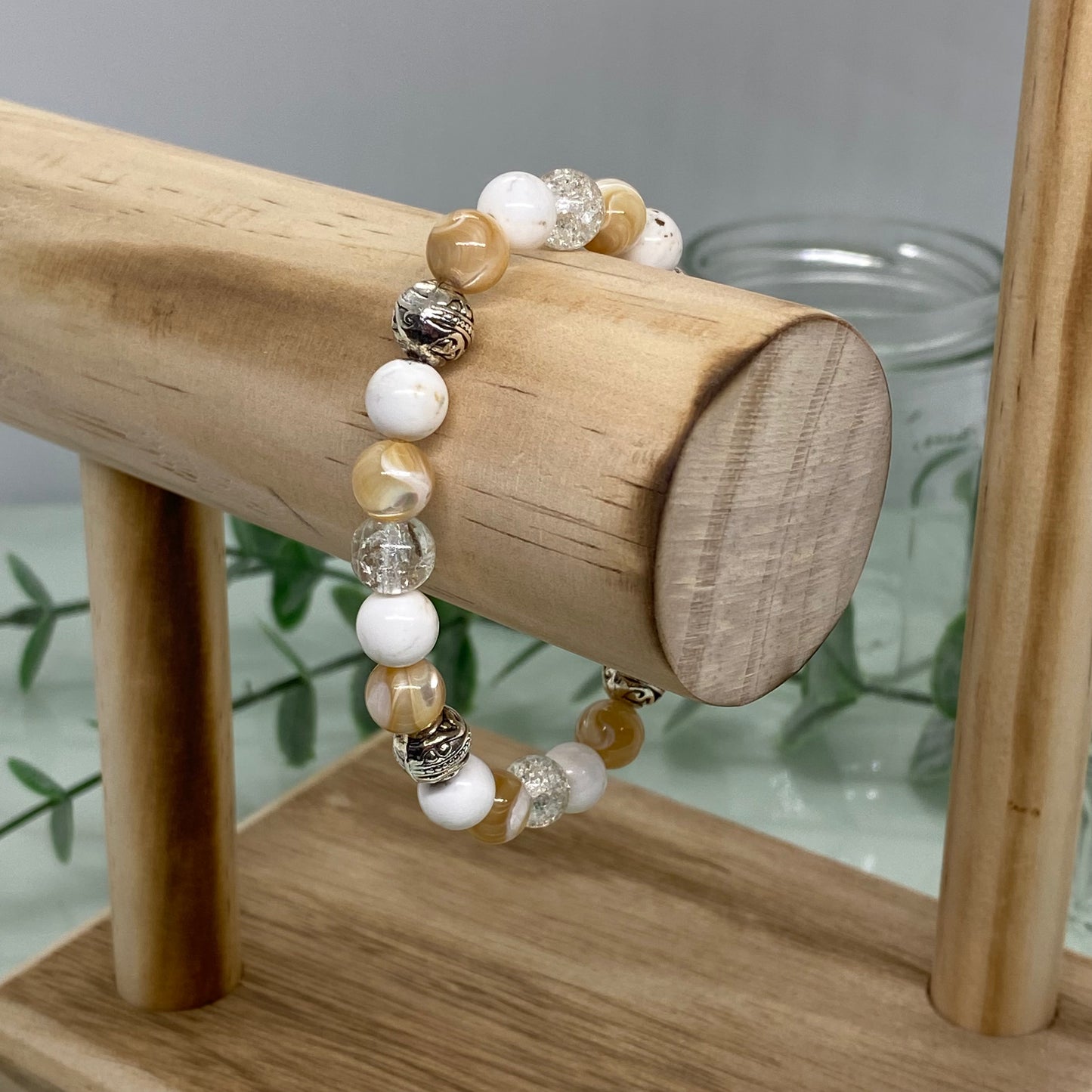 Howlite, fused shell and crackle quartz stretch bracelet
